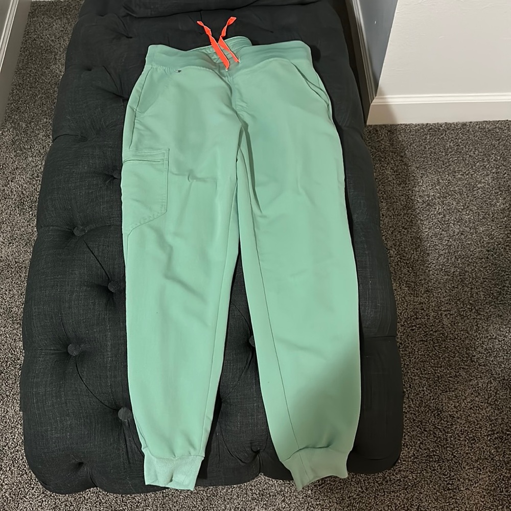 Figs light green joggers size M